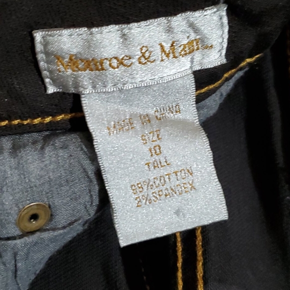 MONROE AND MAIN JEANS👖 - Picture 3 of 3